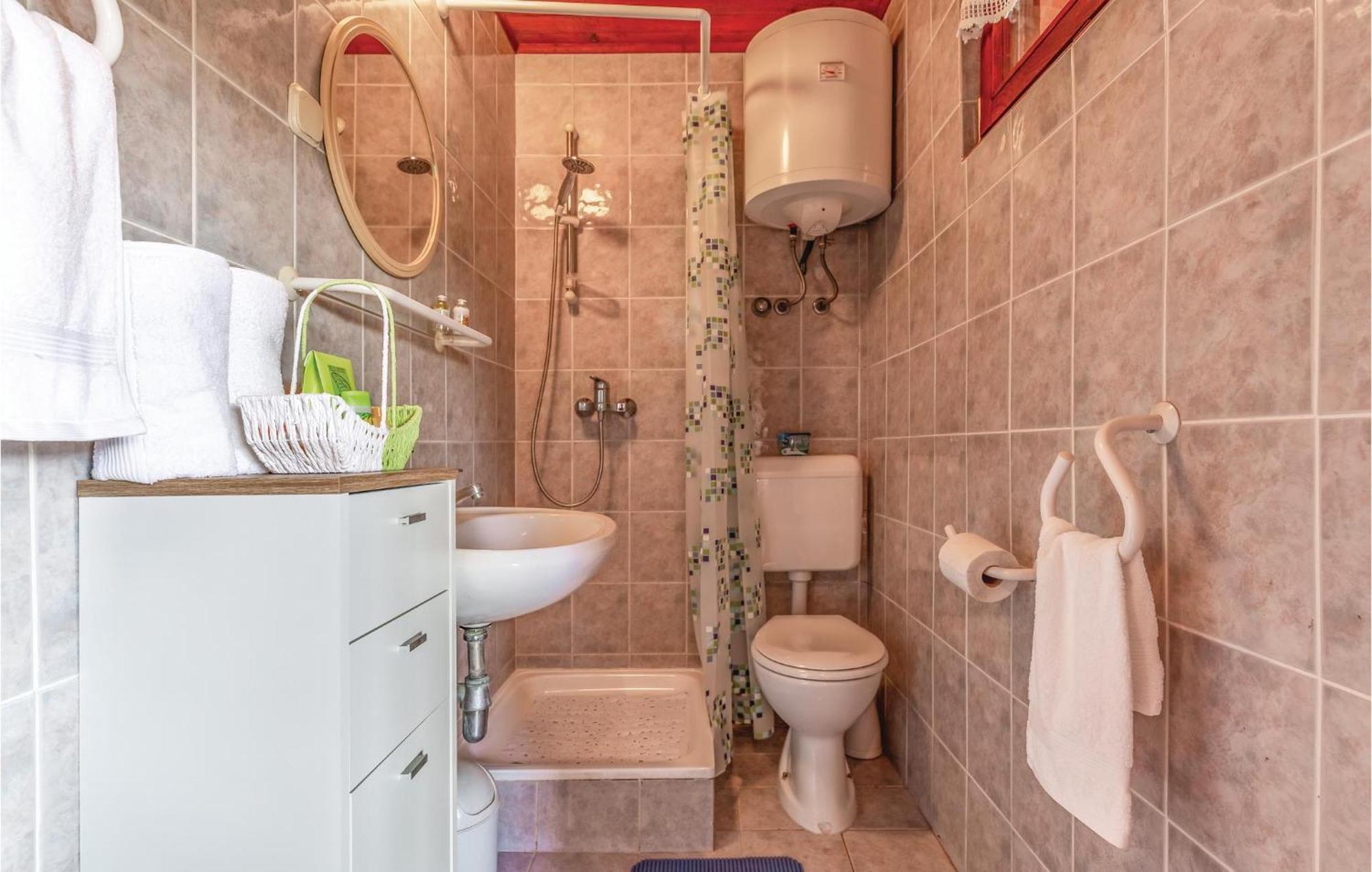 1 Bedroom Pet Friendly Home In Šišan Εξωτερικό φωτογραφία
